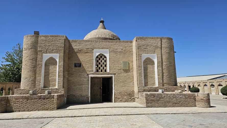 Самарканд в огнях Рождества: Где восток встречает Новый год