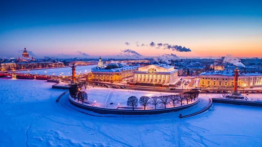 Автобус| Санкт-Петербург в шубе из снега