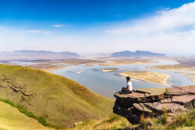 Где каждый кратер — страница из книги о начале мира