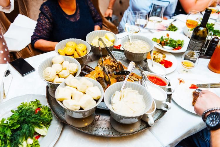 Автобус | Где солнце тает в блинах, а деревни поют старинные песни под звон колокольчиков